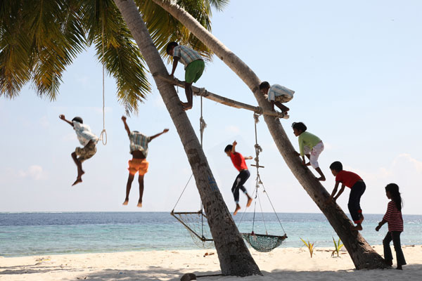 enfants aux Maldives